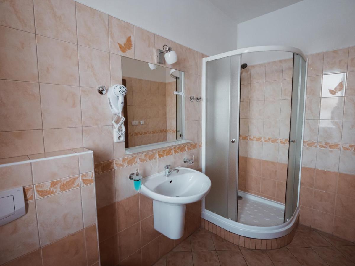 Relax Hotel Pelikan Hluboká nad Vltavou Extérieur photo