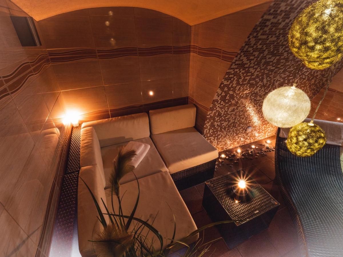 Relax Hotel Pelikan Hluboká nad Vltavou Extérieur photo